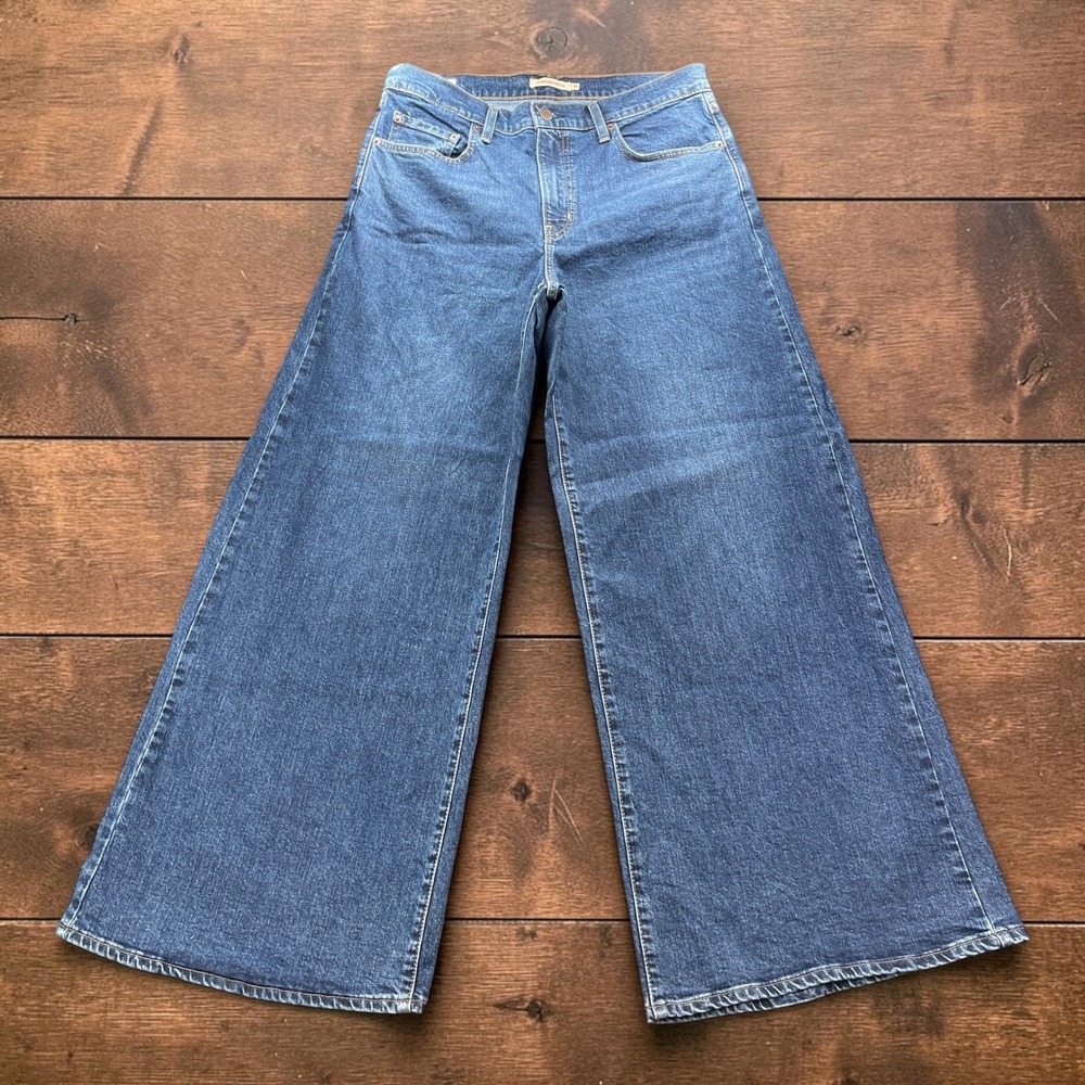 Levis 728 High Rise Wide Leg Jeans Medium Wash Denim Size 31 Inseam 32